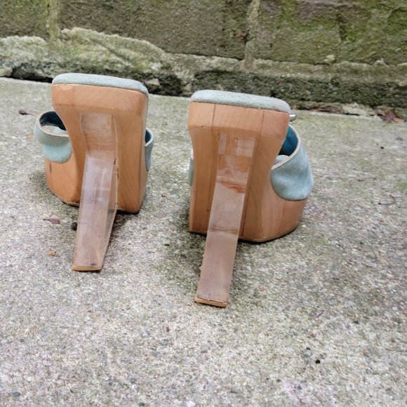 Hot Heels - Picture 5 of 7